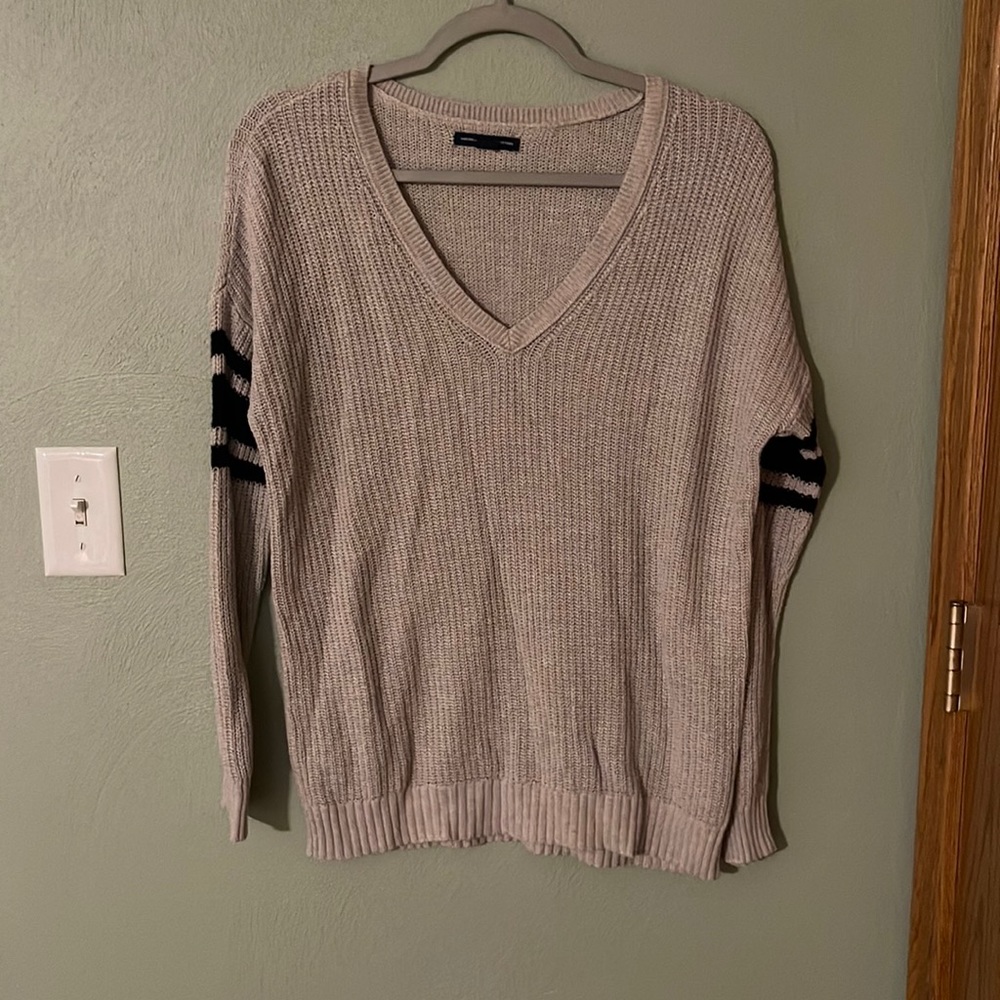American Eagle V neck Sweater